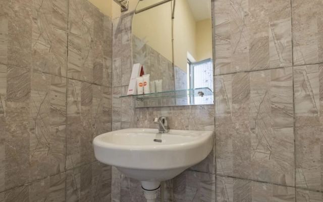 OYO 1075 Rumah Indah Losari Inn