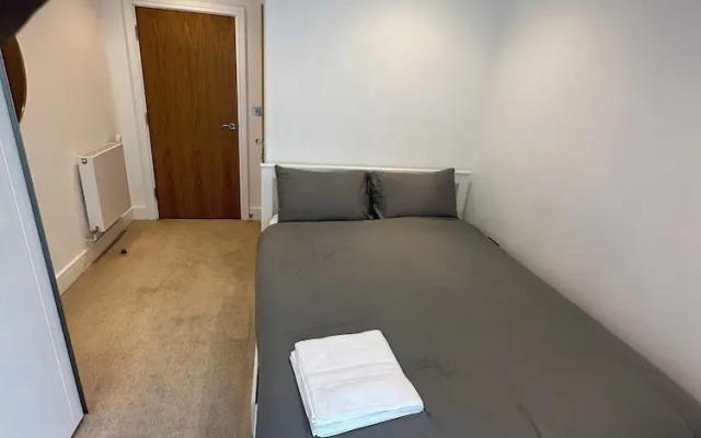 Colindale Luxury Apartment