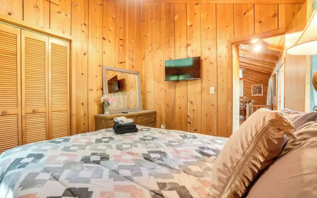 Private Hot Tub & Game Room: Cleveland Getaway