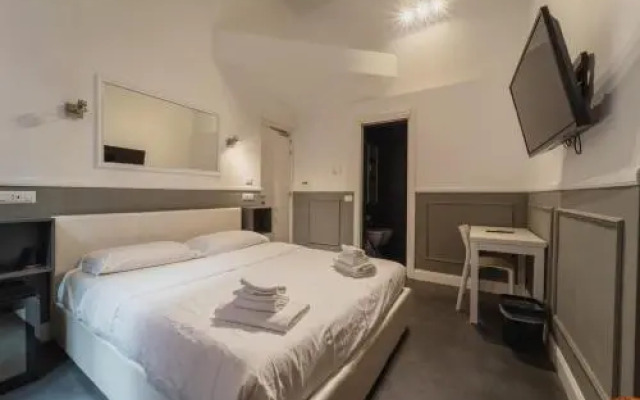 We Love Roma Guest House