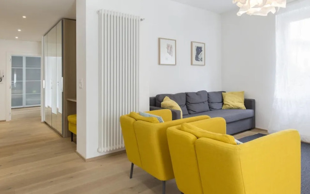 Yellow Maraini