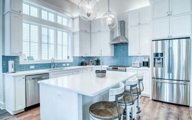 Seaside Sojourn 111 LA