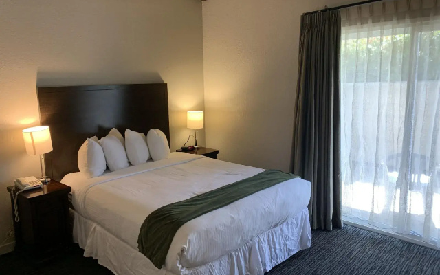 Cannery Row Inn