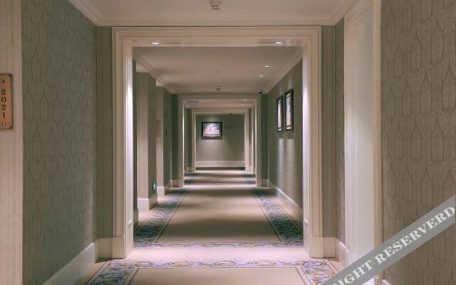 Lvcheng Taohuayuan Huanglong Hotel