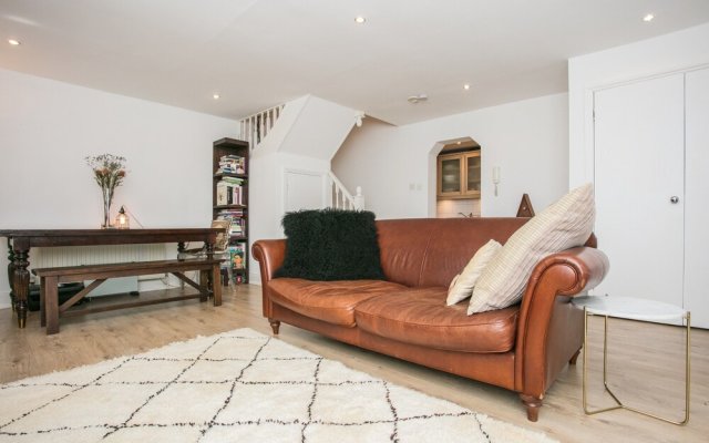 Cosy 2 Bedroom in Stoke Newington With Private Patio