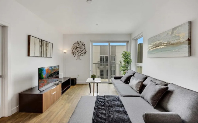 Stylish 2BR Family Apartment by Dtla