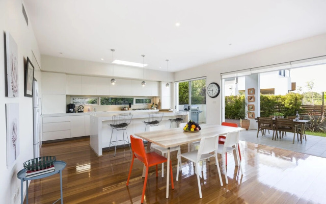 Sydney Seaside Contemporary Executive Living