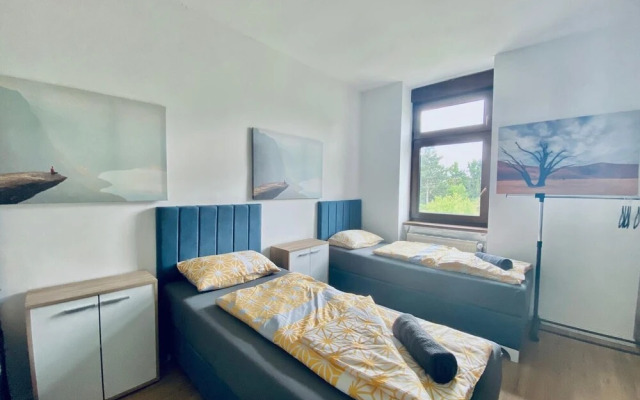 Spacious 4BR for 15 & 15 Min to Danube