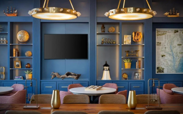 Fenwick Shores, Tapestry Collection by Hilton