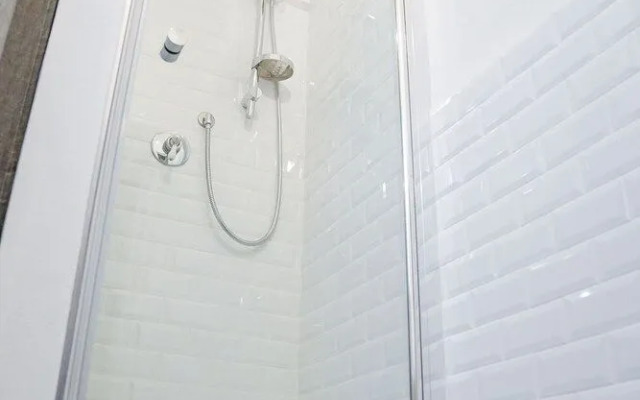 Art Apartment Black & White