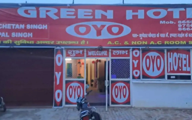 OYO 92428 New Green Hotel