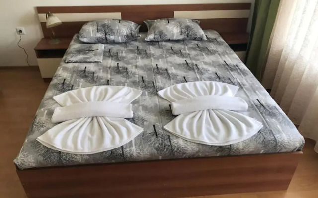 Amazing 2 bedroom apartment next to the beach