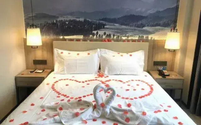 Comfort  Hotel (Urumqi Xiaoxigou Metro Station )