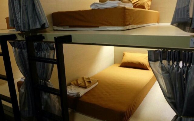 Loma Hostel at Phuket Town