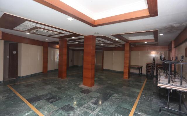 OYO 9182 Kings Crown Hotel