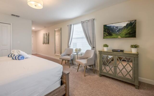 Luxury Storey Lake Retreat - Spacious Disney-near