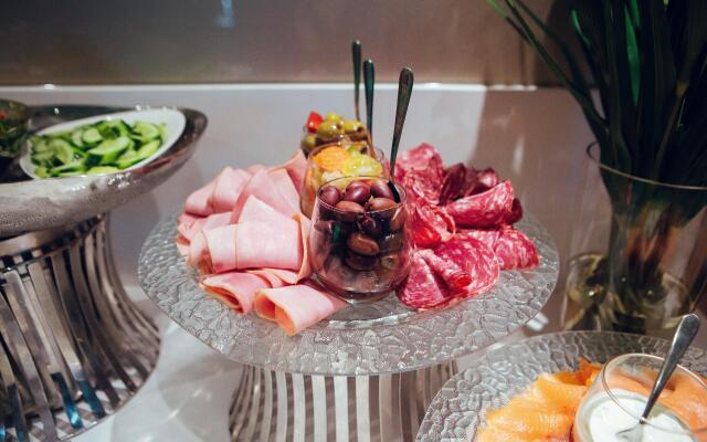 Holiday Inn Warwick Farm by IHG
