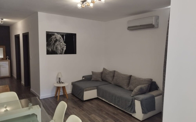Apartments Dora
