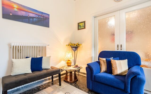 Seaside Family Haven - Avia's Spacious Getaway