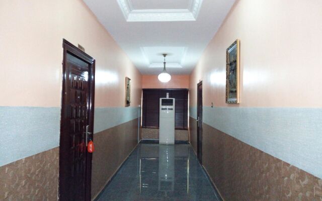 First Laurel Hotel & Suites