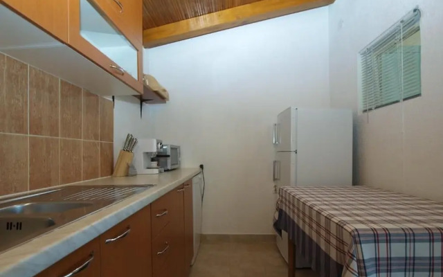 Cozy Apartment With Spacious Garden