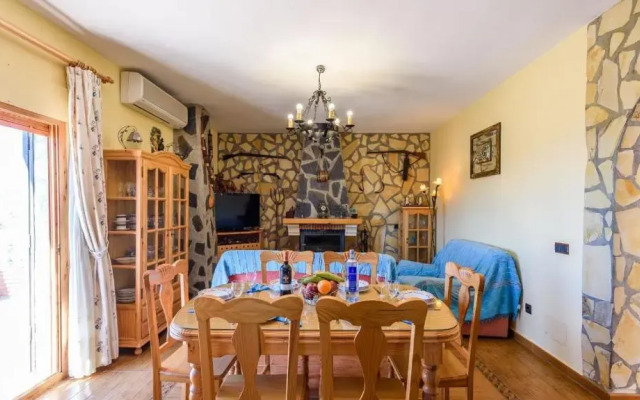 Cortijo La Encina Sayalonga by Ruralidays