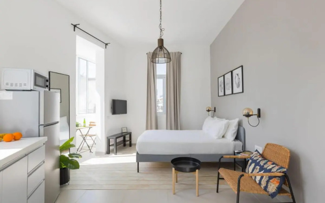 Carmel Market Designed Studio with Balcony