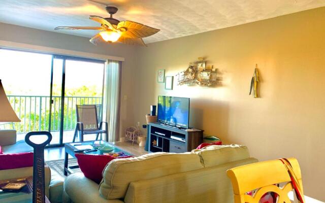 Bayshore Yatch Tennis Condo 2br 3 beds, Walking Distance to Beautiful Quite Beach