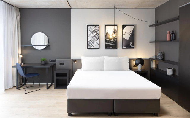 Radisson Hotel & Suites Zurich - Image 4