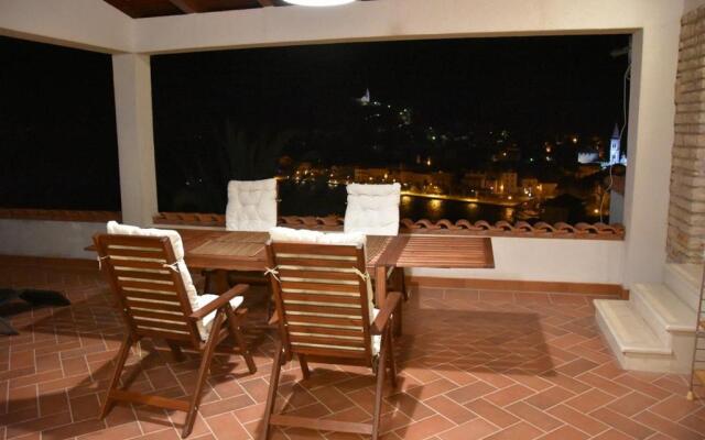 BellaVista Jelsa 2+2
