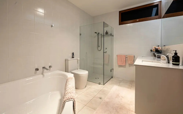 Unwind Seascape at Tennyson Beach