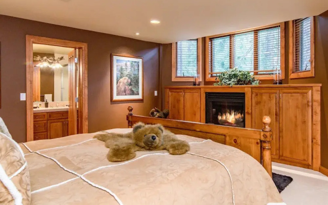 Lakeshore Townhouse 936