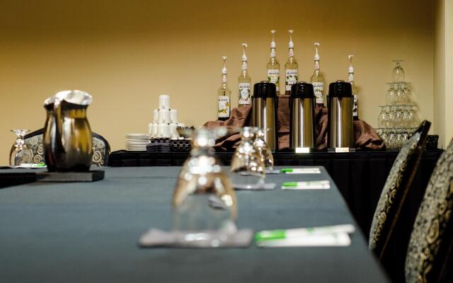 Holiday Inn Pewaukee - Milwaukee West by IHG