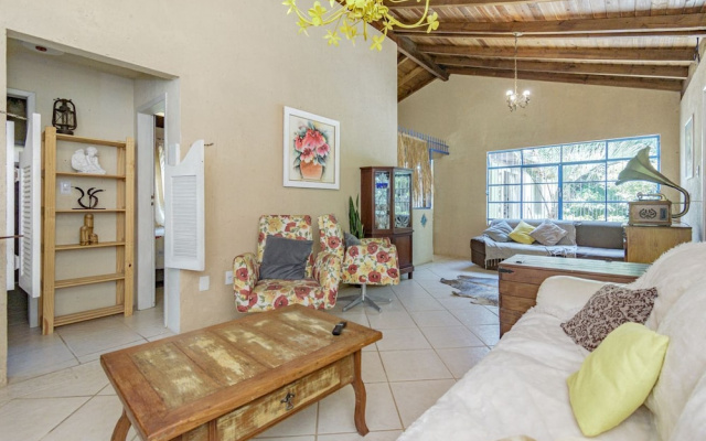 Casa em Condom nio com Piscina e rea Gourmet
