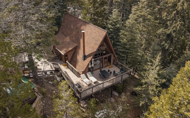 The Tranquil Pines A-frame Cabin Spectacular Views!