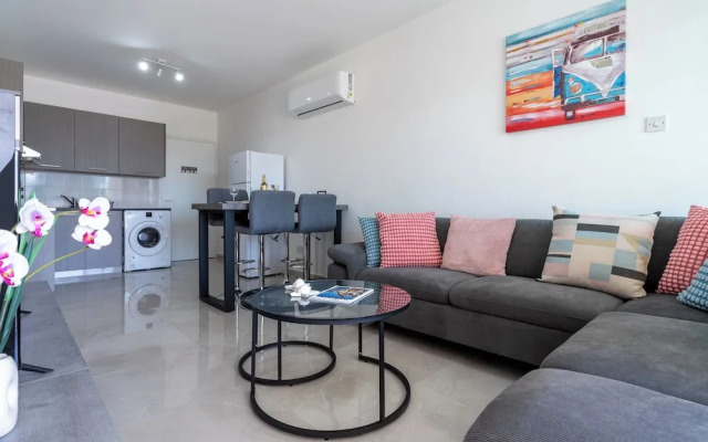 Andrea 3-BR Apt in Mackenzie With Pool