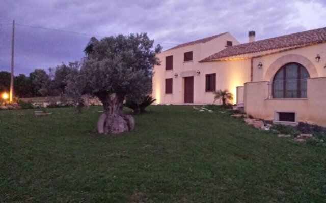 Villa with 3 Bedrooms in Provincia di Trapani, with Wonderful Lake View, Private Pool, Furnished Terrace - 9 Km From the Beach