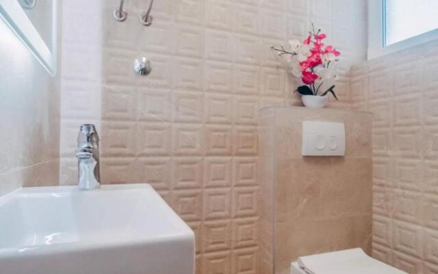 Sandra - quiet & close to the beach - SA1(2)