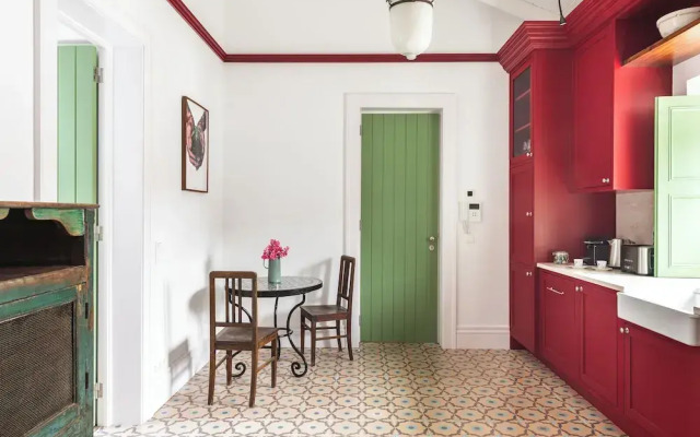 The Green House by Santiago de Alfama