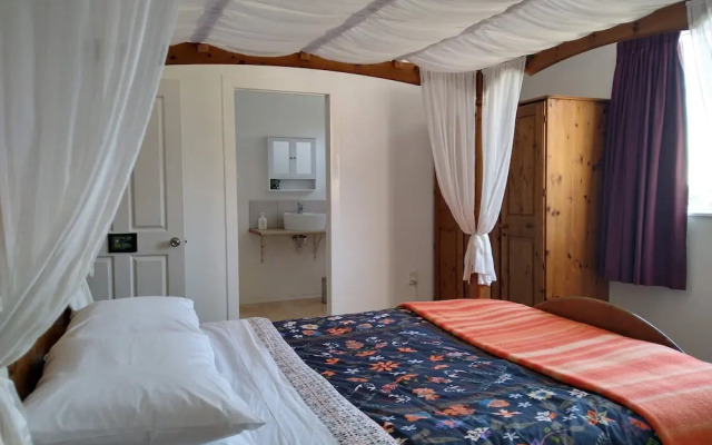 Purple Hen Bunk House - Hostel
