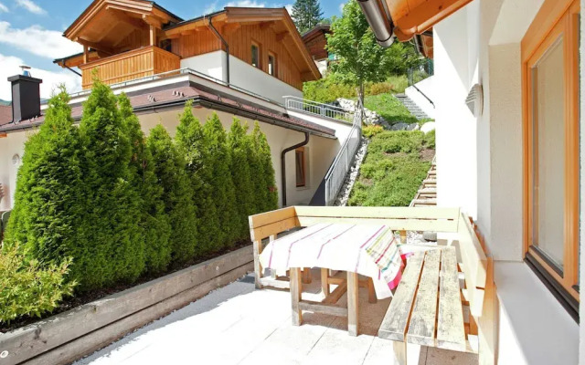 Chalet Apartment in ski Area Saalbach-hinterglemm