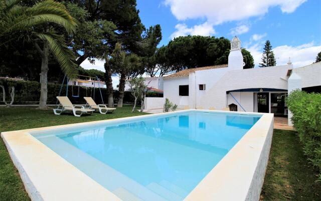 Albufeira Traditional Villa With Pool by Homing