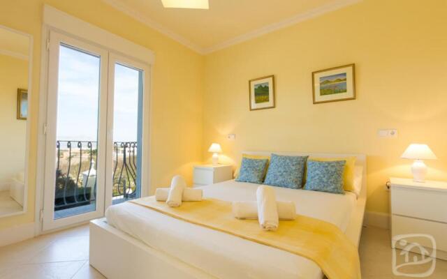 Abahana Villas La Corona