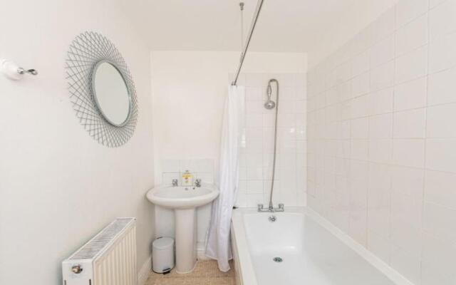 Contractors & Leisure & Airport Location & Riverfront