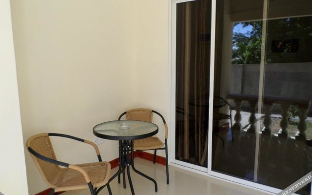 Precious Residence C - Self-catering Studio