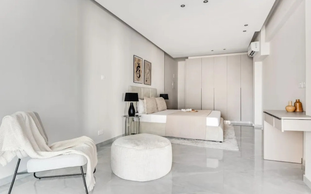 Sanders Crystal - Lovely  2-bdr Apt w Balcony