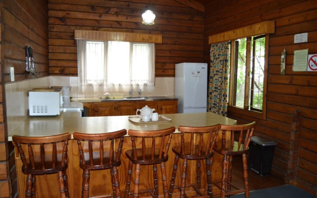 Log Cabin & Settlers Village