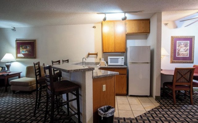 Blue Way Inn & Suites Eagan