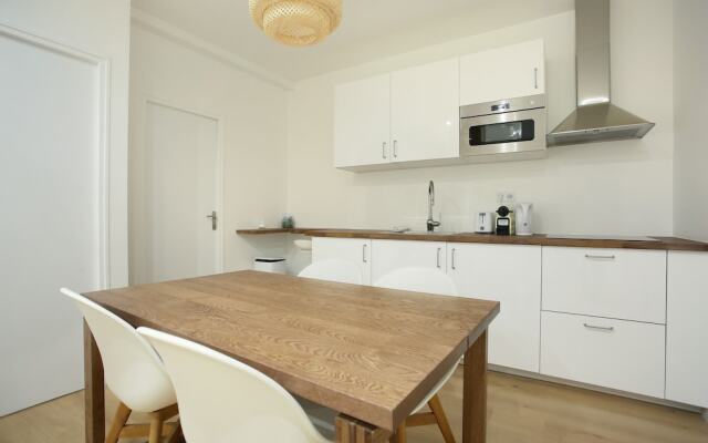 2 Bedrooms 253 St Denis