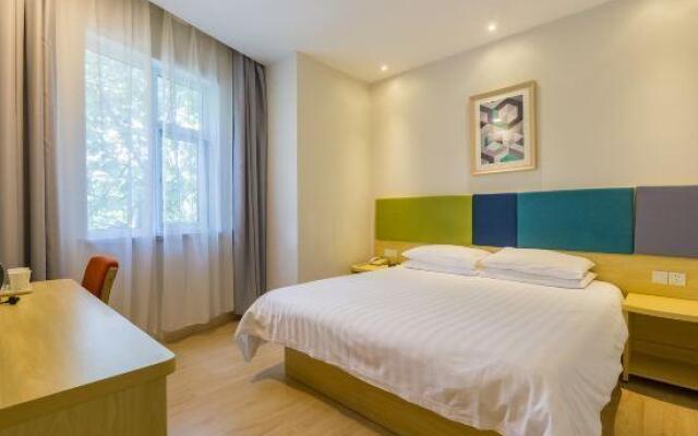 Home Inn (Nanjing Yunnan Road Metro Station Shanghai Road)